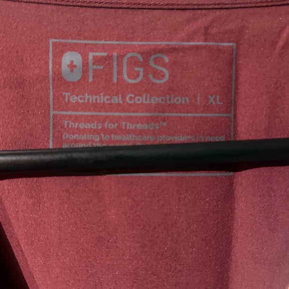 FIGS Women’s scrub top. XL NWT. Dusty Rose color. - Picture 3 of 3